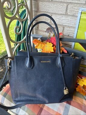 EUC Michael Kors Navy Pebbled Leather Tote with Gold Hardware